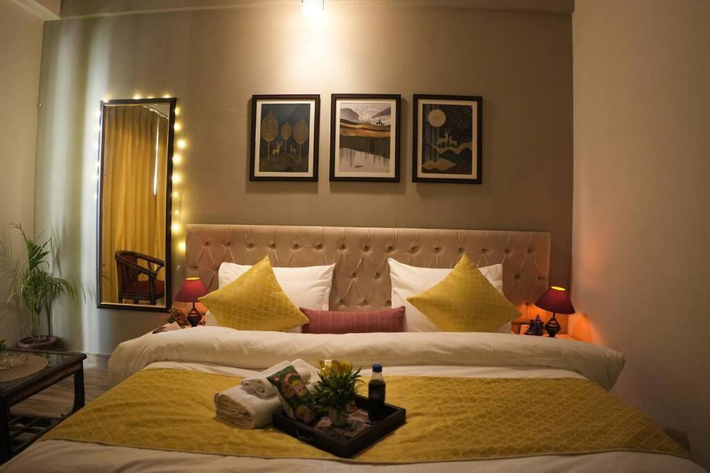 Luxury Apartment Near Pari Chowk Greater Noida Exteriör bild