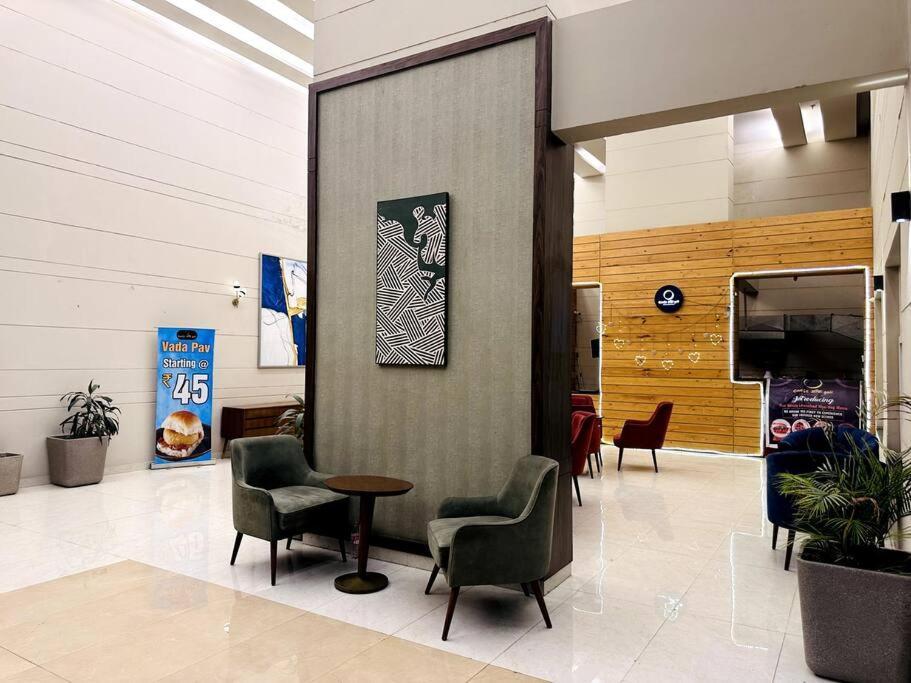 Luxury Apartment Near Pari Chowk Greater Noida Exteriör bild